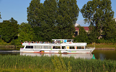 Ein Schiff von der Mosel auf dem Neckar für die BUGA in Heilbronn