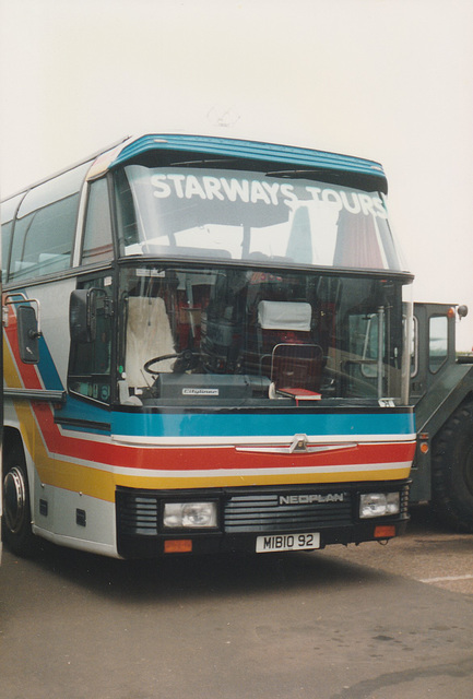 Starways Tours of Merseyside MIB 1092 at RAF Mildenhall – 25 May 1991 (141-11)