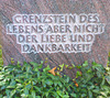 Grabstein - tomboŝtono - pierre tombale