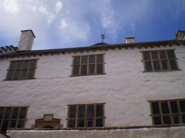 Elizabethan house (1585).