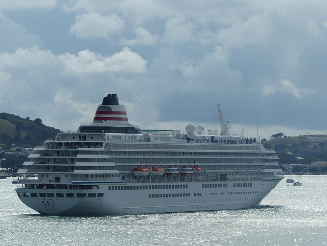 Sailing from Auckland (2) - 21 February 2015
