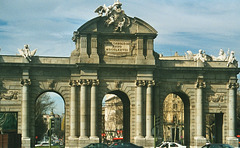 ES - Madrid - Puerta de Alcalá (2003)