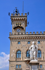 Freiheitsstatue auf der Piazza della Libertà, San Marino (© Buelipix)