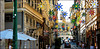 Genova : lampioni - decorazioni - ombrelloni - nel centro città