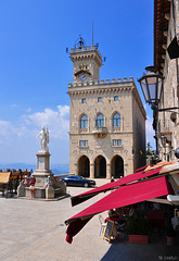 Piazza della Libertà, San Marino (© Buelipix)