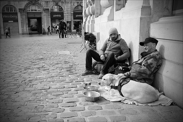 Dijon, Place du Bareuzai, Attente