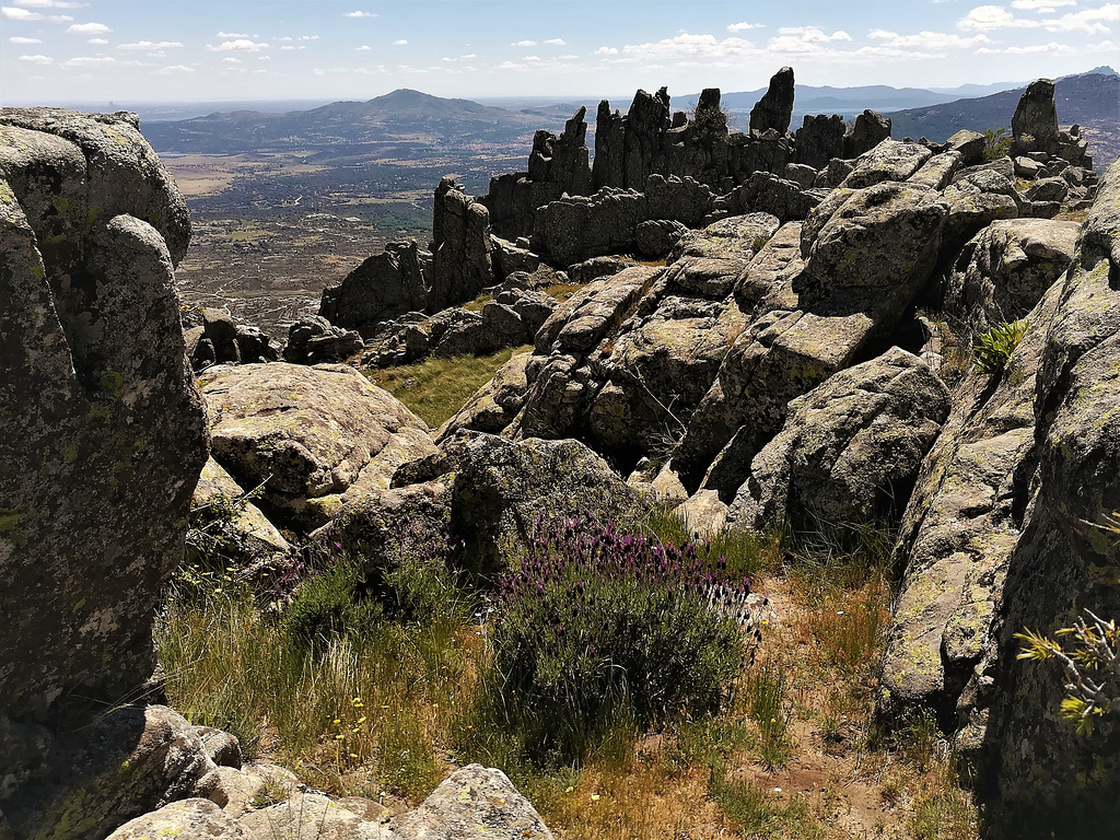 Las Agujas de El Cancho Gordo. Granite country.