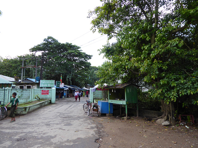 Seitenstraße neben dem Hotel in Yangon
