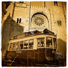 Tram vor der Catedral Sé Patriarcal - Lisboa
