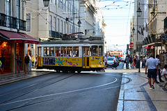 Lisbon 2018 – Eléctrico 548 turning into the Rua da Prata
