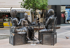 3 Maltese Actors Statue - Sliema (© Buelipix)