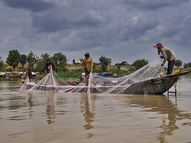 Partie de pêche à Kampong-Phhnang