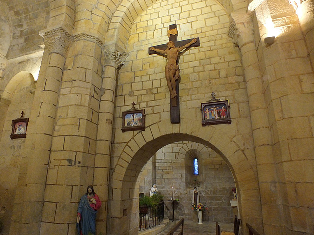 Christ dans une petite église Périgourdine