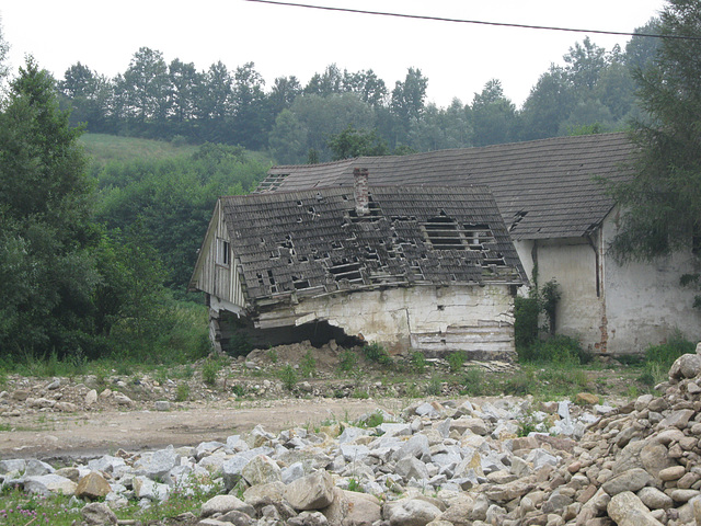 WYS (mww) - Miedzygorze, flood damaged buildings