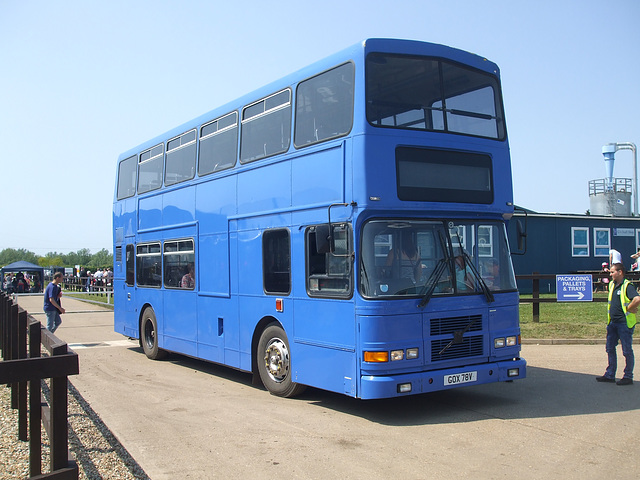 DSCF3557 G’s Growers (staff bus) GOX 78V (99D605) at Barway - 5 Jun 2016