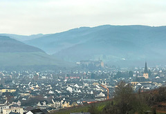 Dunstiger Blick auf Ahrweiler