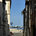 in bici per le strade di Arles