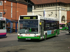 DSCN1091 Ipswich Buses  196 (P196 SGV) - 4 Sep 2007