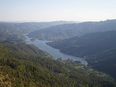 Beholding Caniçada Dam (Cávado River).