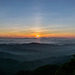 Sonnenaufgang auf dem Mount Kyaiktiyo - view on black background  (© Buelipix)