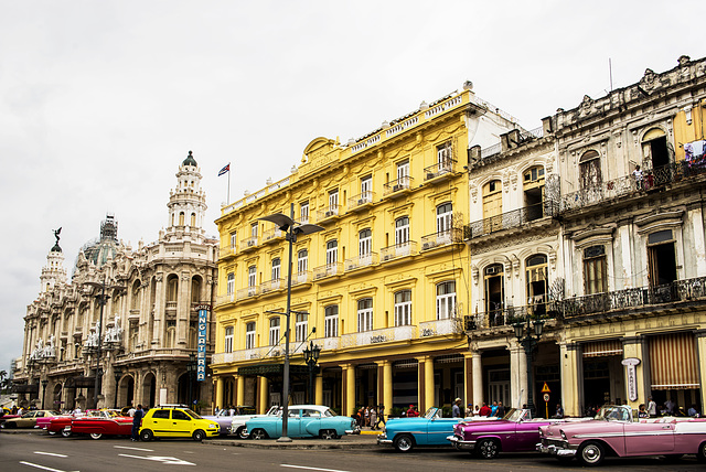 Parque Central y Gran Teatro Alicia Alonso. La Habana.