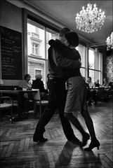 Le tango tangue.