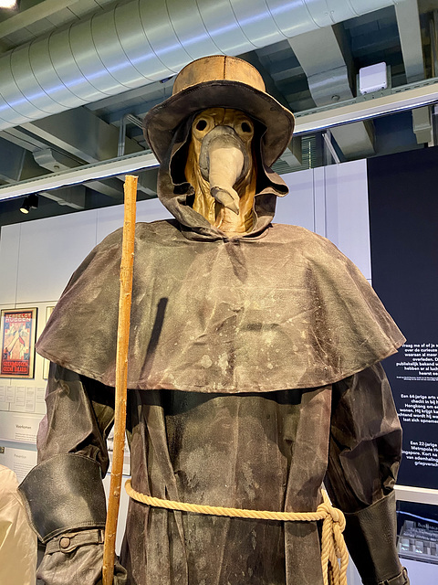 Rijksmuseum Boerhaave – Contagious! – Plague doctor