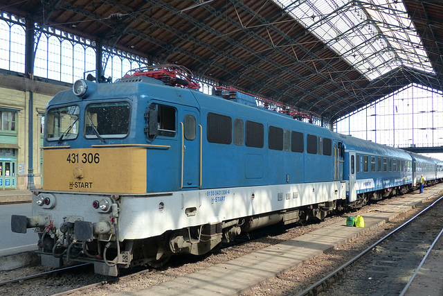MÁV-START 431 306 at Budapest Nyugati - 1 September 2018