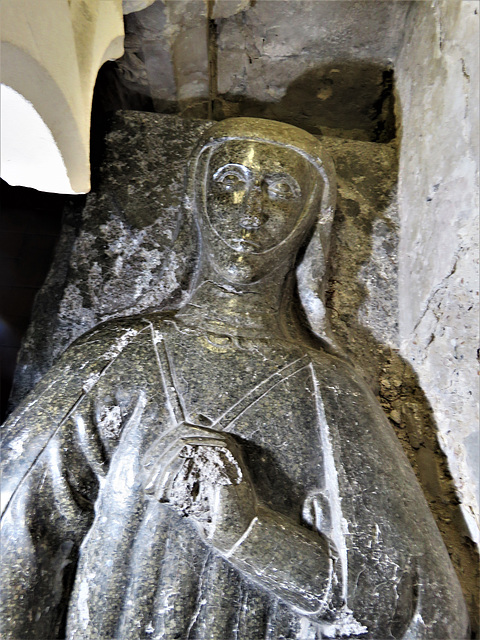 winchelsea church, sussex (66)c13 female tomb effigy