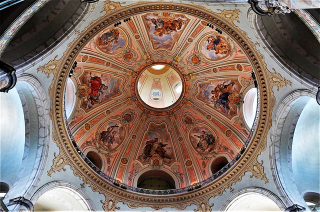 Blick in die Kuppel der Frauenkirche in Dresden