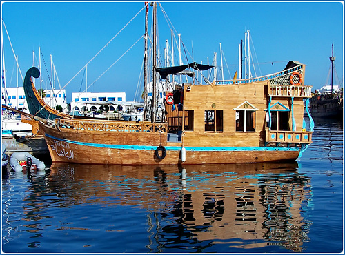 Monastir : arrivo al porto - splendide barche - Costa Marina ci attende in rada !