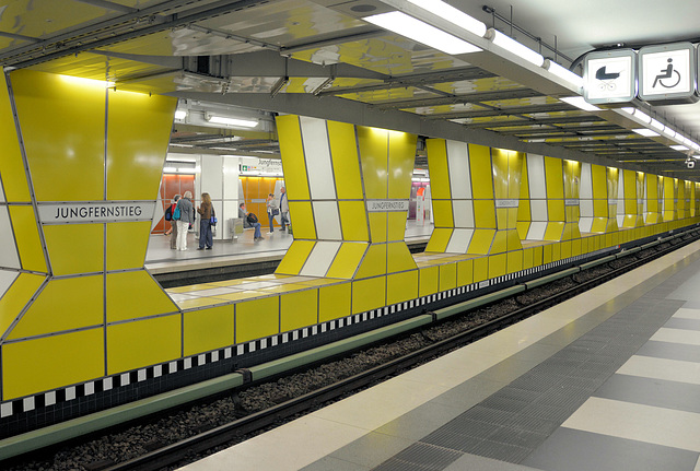 Hamburg: Station Jungfernstieg