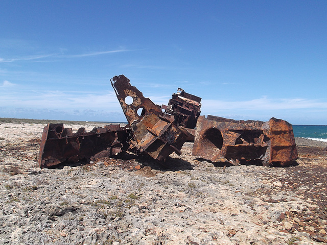 Ruines rouillées sur la plage