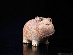 Rundes Mini-Hippo, Gießkeramik, massiv, coloriert, 2016
