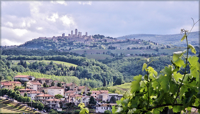 Vue sur San Gimignano depuis Certaldo (I / Toscane) 15 mai 2011.