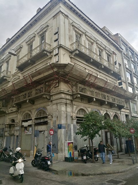 Athens 2020 – Old building on the corner of Kolokotroni and Voulis