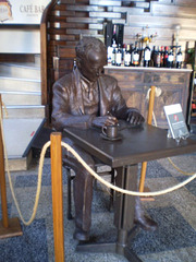 Teixeira de Pascoaes in the café.