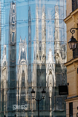 Quand une façade transforme des immeubles ordinaires en cathédrale