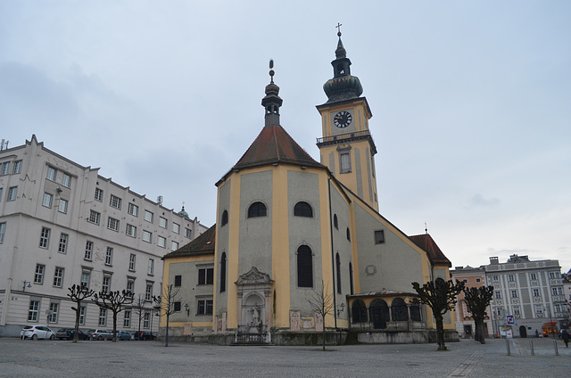 Linz, Pfarrplatz and Stadtpfarrkirche St. Mariä Himmelfahrt