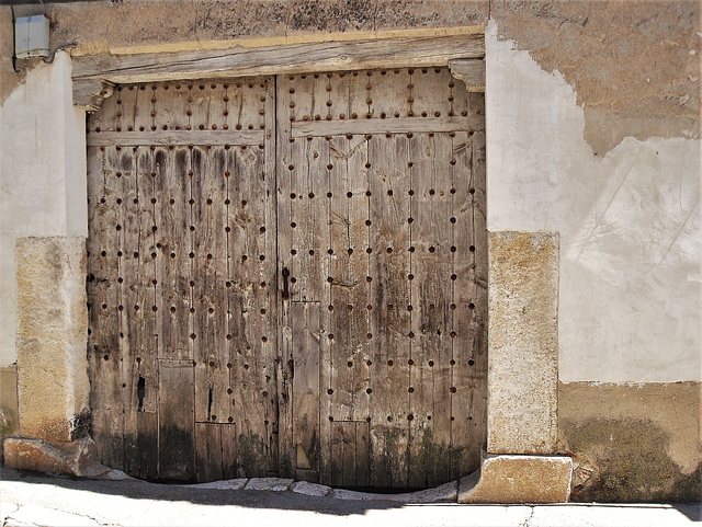 Old door* in Colmenar El Oreja, Madrid Province.