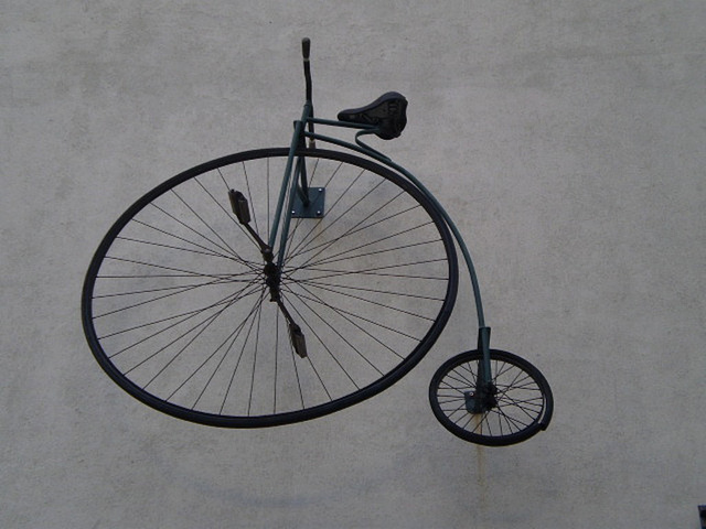 Bicycle on the wall.