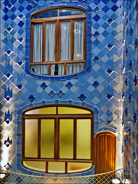 Barcellona : Le vetrate interne di Casa Batlló