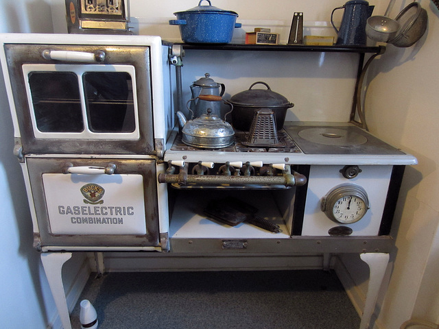 Kitchen Stove at Coachella Valley History Museum (2590)