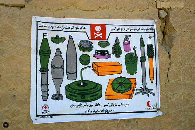 Warning of mines, ammunition and UXOs (unexploded ordnance)