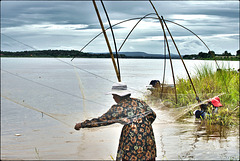 Partie de pêche sur les rives du Mékong