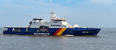 Das Hochseepatrouillenboot "Bad Düben" in Fahrt und festgemacht (PiP)