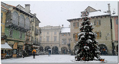Market place -It's snowing again