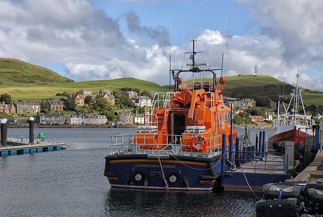 Cambeltown Lifeboat.  RNLB ERNEST AND MARY SHAW + 2 PiPs