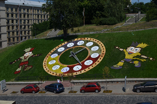 Киев, Цветочные часы к Евро-2012 / Kiev, Flowered Clock for Euro-2012