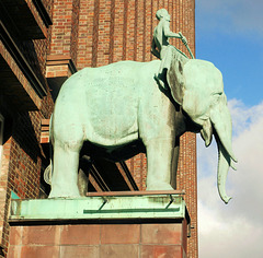 Bronze-Elefant am Brahmskontor (7xPiP)